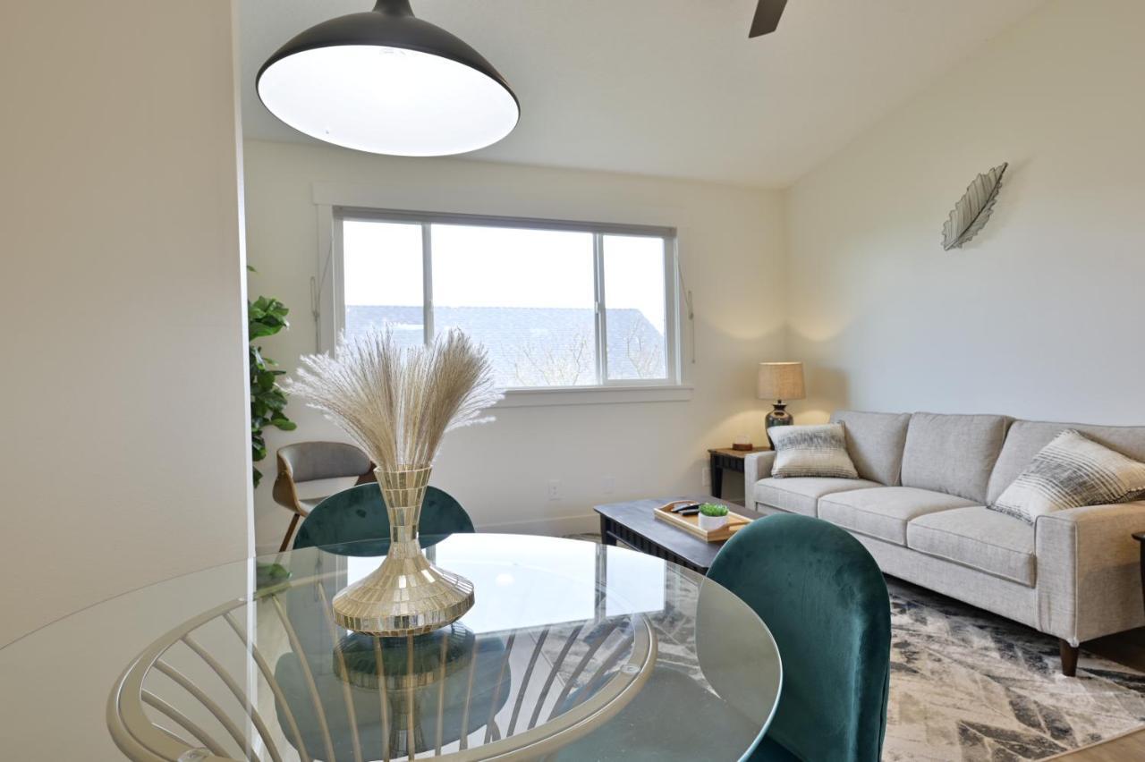 Modern Upstairs Loft - Newly Renovated! Villa Salem Luaran gambar
