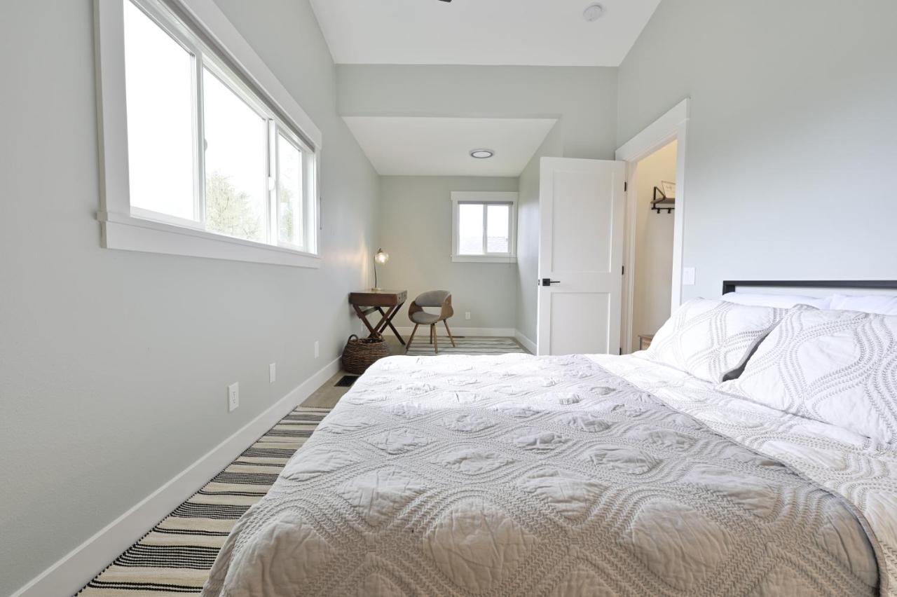 Modern Upstairs Loft - Newly Renovated! Villa Salem Luaran gambar